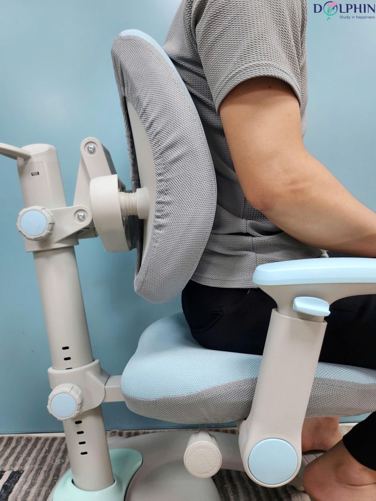 tư thế ngồi với ghế chống gù