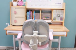 Bàn học gỗ – Tránh xa “kẻ thù giấu mặt” trong nội thất