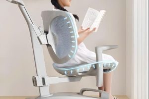 Bé hay kêu “nóng lưng”, “ngứa người” khi ngồi học lâu?