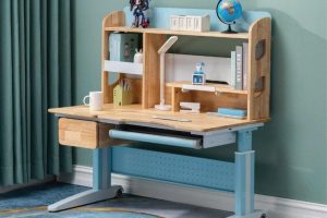 Góc học tập gọn gàng với bàn gỗ học sinh kèm giá sách