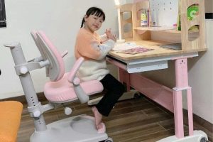 Bàn Học Gỗ Tự Nhiên: Không Phải Gỗ Nào Cũng An Toàn Cho Trẻ