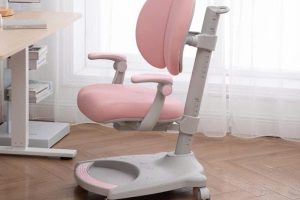 Chọn ghế học sinh như thế nào để giúp bé tránh cận thị?