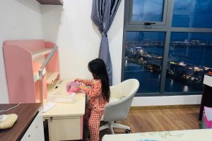 Hành trình “yêu lại việc học” từ lần đầu con ngồi bàn ghế Dolphin