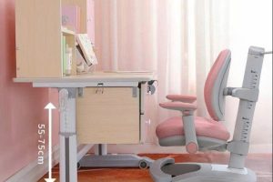 Bàn học gỗ đẹp, bền, dễ vệ sinh – Xứng đáng cho góc học của bé