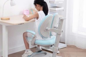 Ghế chống gù cho bé bị cận: Tư thế đúng giúp mắt khỏe, lưng thẳng