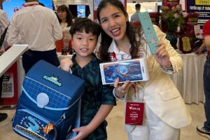 Khi “thời trang học đường” khiến trẻ trả giá bằng cột sống